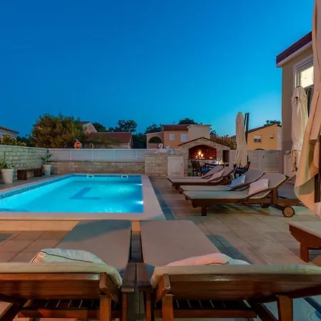 Karmen - Poolhouse *