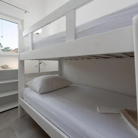 Karmen - Poolhouse * 维尔