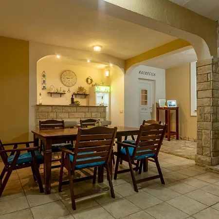 Karmen - Poolhouse Apartman Vir