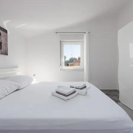 Karmen - Poolhouse *