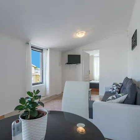 Appartement Karmen - Poolhouse *