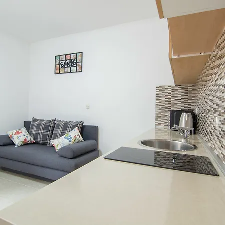 Karmen - Poolhouse Apartamento Vir