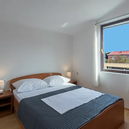 Apartment Karmen - Poolhouse