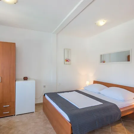 Apartment Karmen - Poolhouse