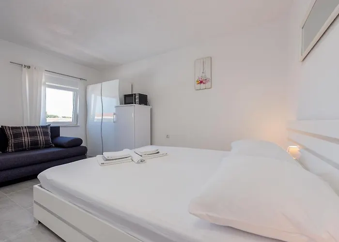 Karmen - Poolhouse アパート *